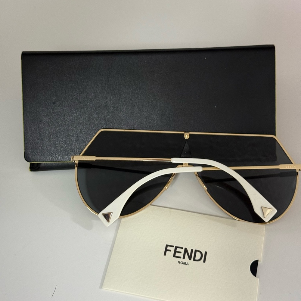 Gucci - Picture 2 of 3